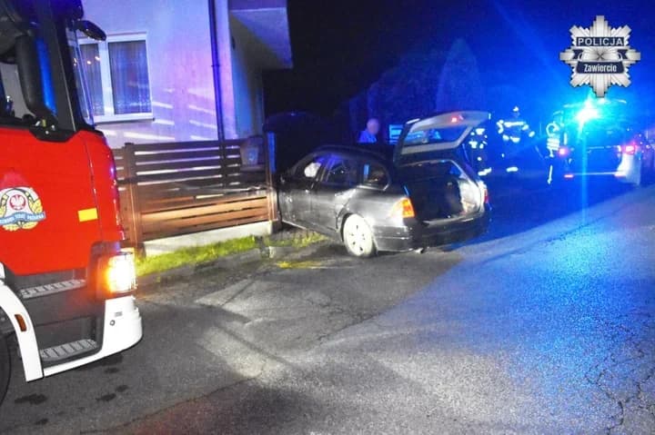 Prawie 2 promile i BMW w ogrodzeniu. 19-latek może zostać wydalony z Polski