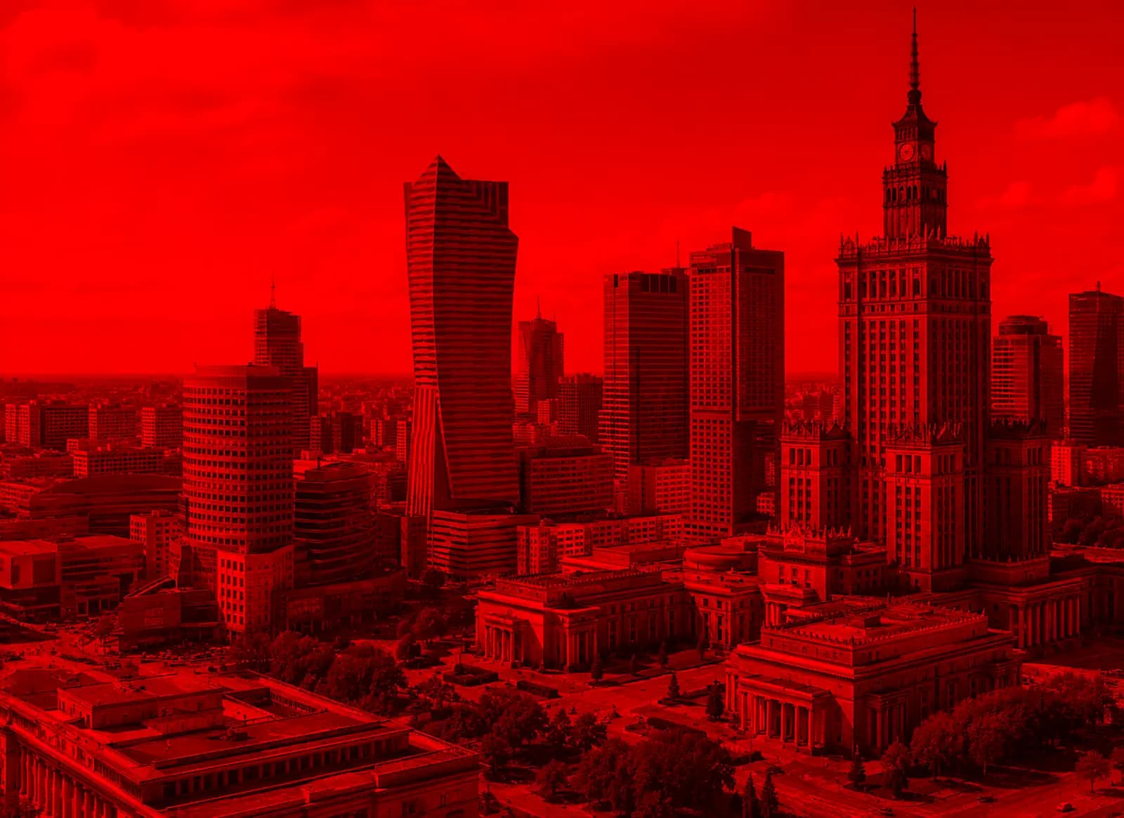 Premier przedłuża stany alarmowe do końca wakacji. Wzmożone kontrole, służby z bronią na dworcach, każdy powinien mieć się na baczności