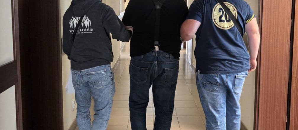 Próbował udusić ochroniarza przez czekoladę! Awantura w Lublinie