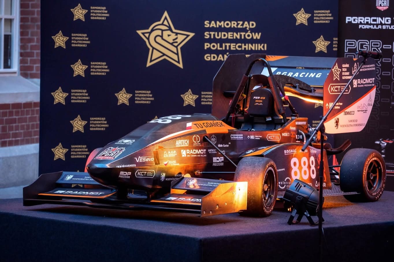 Projektują, budują i startują. Studenci z Politechniki Gdańskiej w Formule Student