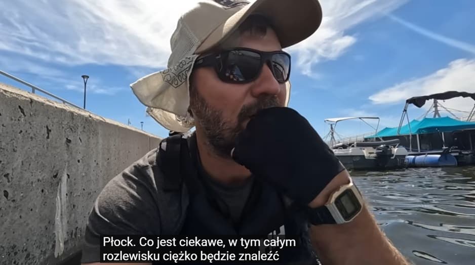 Przez Płock kajakiem do najtrudniejszego odcinka Wisły. Youtuber zmierzył się z Zalewem Włocławskim
