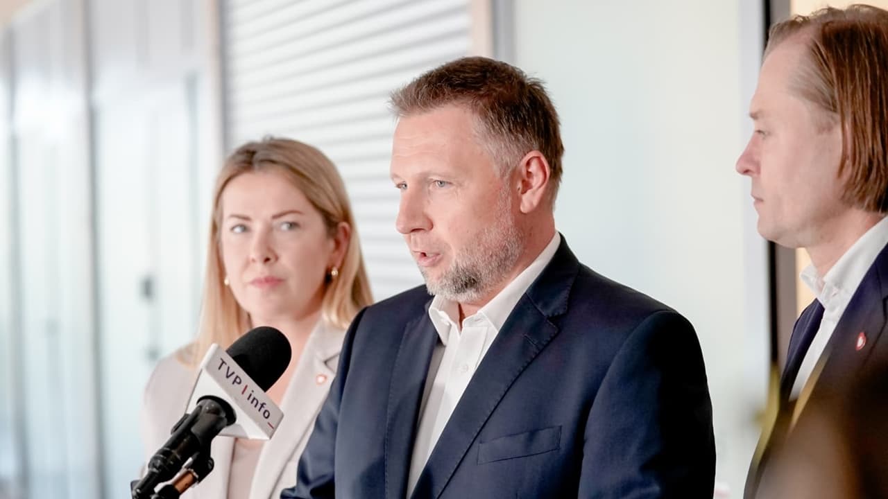 Punkt paszportów tymczasowych dla podróżnych już działa na lotnisku Warszawa-Modlin