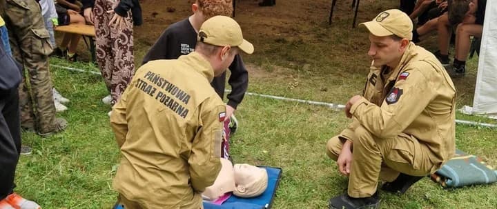 Radiowa łączność z obozu harcerskiego. Strażacy szkolili 76 osób