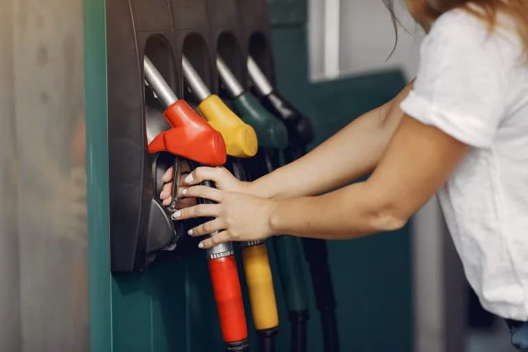 Read article: Rosną ceny paliw. Bariera 7 zł przekroczona