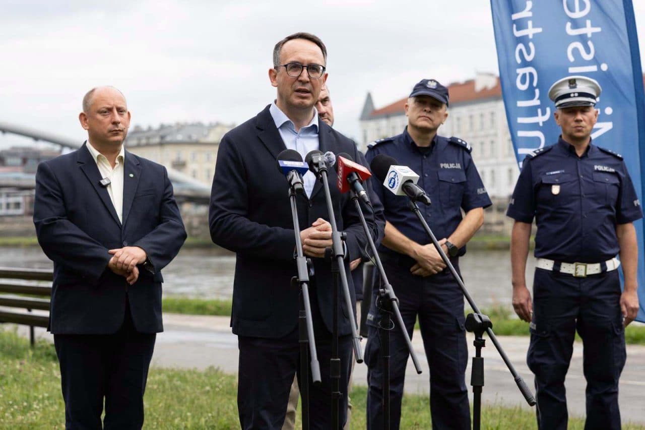 Rewolucja na rynku hulajnóg elektrycznych. Będą kontrole prędkości, kary i obowiązkowe parkingi