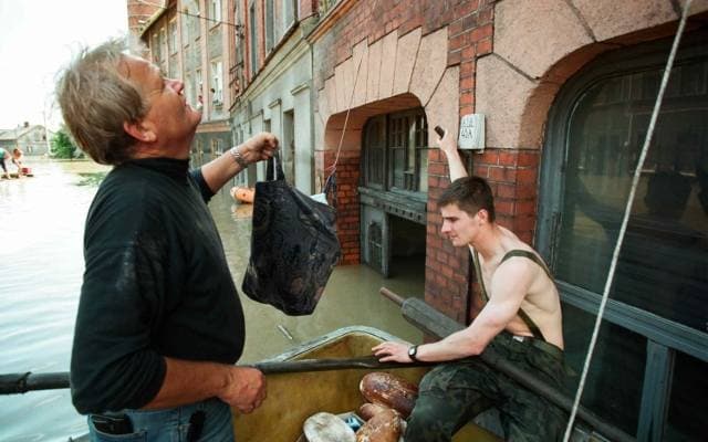 Rocznica Powodzi Tysiąclecia z 1997 roku: „Takich wybuchów nie widziałem nawet podczas wojny”. Wspomnienia z zalanego Raciborza