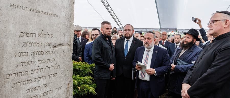 Rocznica zbrodni w Jedwabnem. Przedstawiciele środowisk prawicowych domagali się ekshumacji