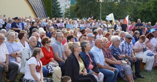 Rodzinna atmosfera i dobra zabawa podczas pikniku przy parafii Opatrzności Bożej