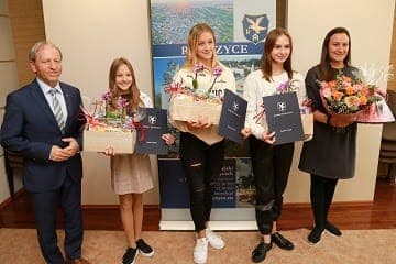 Ropczyce – Akrobatki „Trio Kent” u Burmistrza B. Bujaka