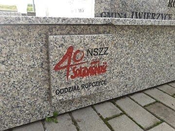 Ropczyce – Radni Klubu PiS powiatu pomogli sfinansować koszty modernizacji Krzyża Milenijnego
