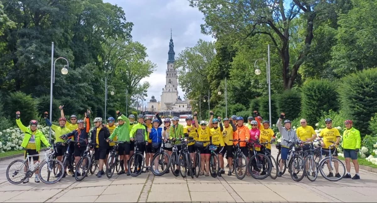 Rowerowi pątnicy ze Starachowic dotarli do celu! Parafialna pielgrzymka jest już w Częstochowie
