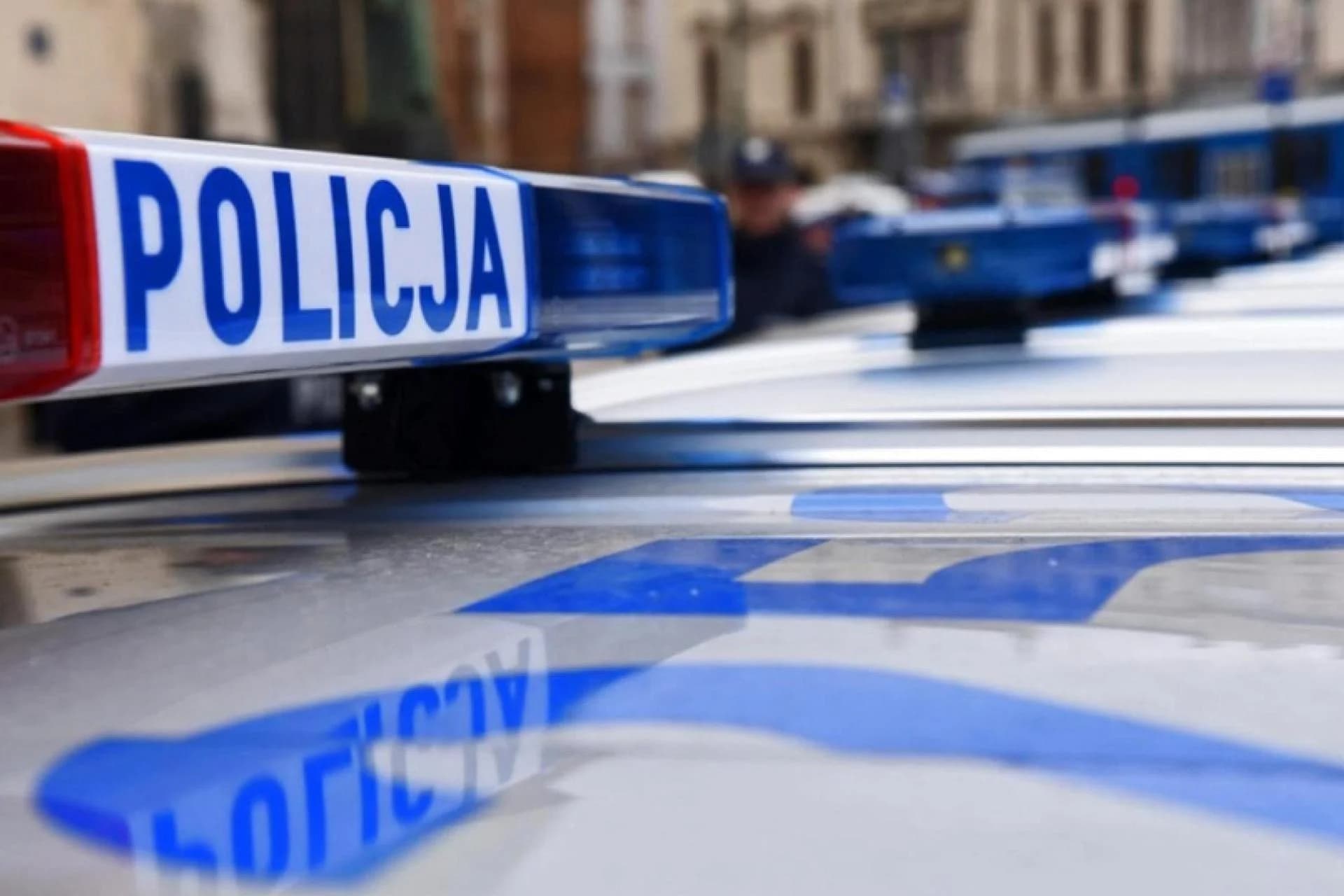 Rozbił auto i zniknął. Policja szuka kierowcy po nocnym wypadku w Janczowej