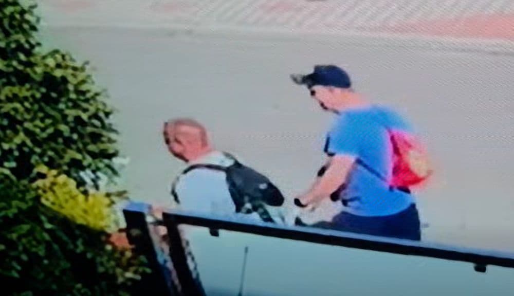 Rozbił szybę w samochodzie i uciekł. Poszkodowana szuka sprawcy ataku w Dziwnowie