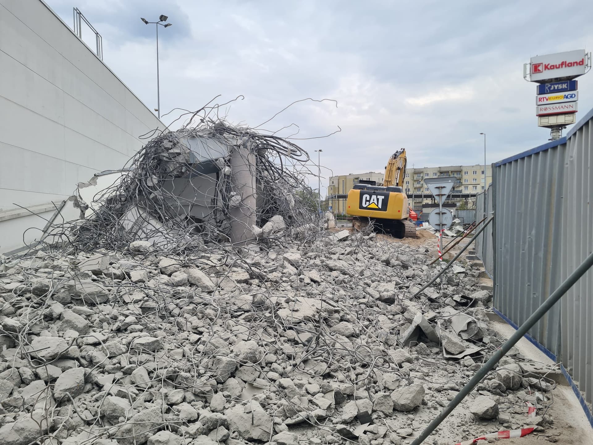 Rozpoczyna się kolejny etap rozbiórki Pasażu Opieńskiego