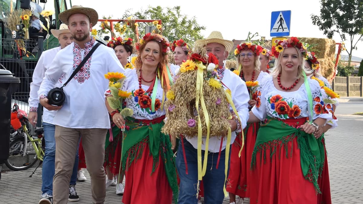 Ruszył sezon dożynkowy w regionie. Sprawdźcie, które sołectwo jako pierwsze w gminie świętuje zakończenie żniw