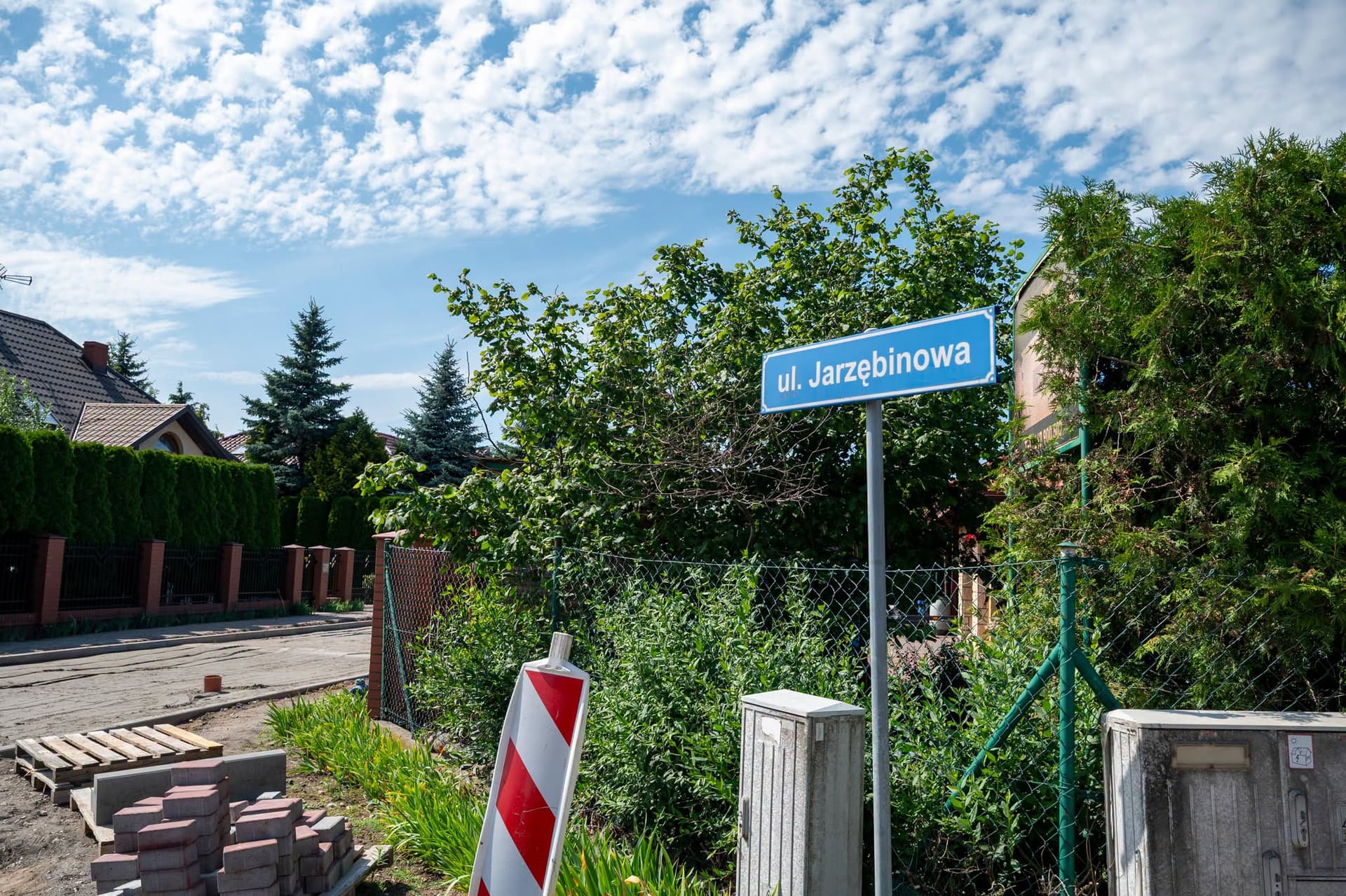 Ruszyła budowa drogi na ul. Jarzębinowej w Brzozówce