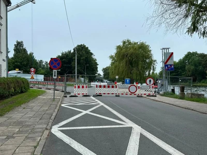 Ruszyła budowa tymczasowej przeprawy przez rzekę. Kierowcy, uwaga na duże zmiany w ruchu!