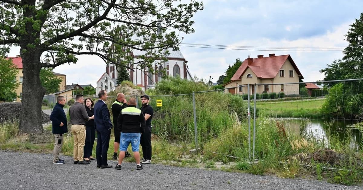 Ruszyła inwestycja w Kupnie. Tak ma zmienić się teren naprzeciwko remizy