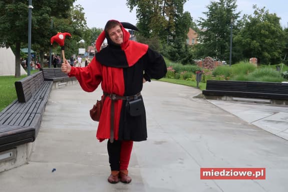 Rycerze, kowale i czerpany papier