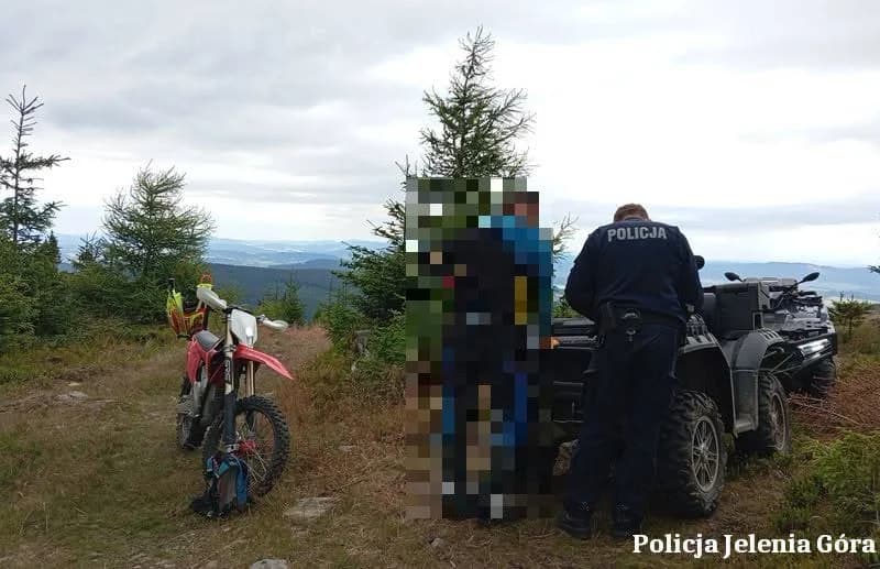 Ryk silników i niszczenie przyrody na Przełęczy Okraj. Wielkopolscy crossowcy ukarani przez straż leśną i policję