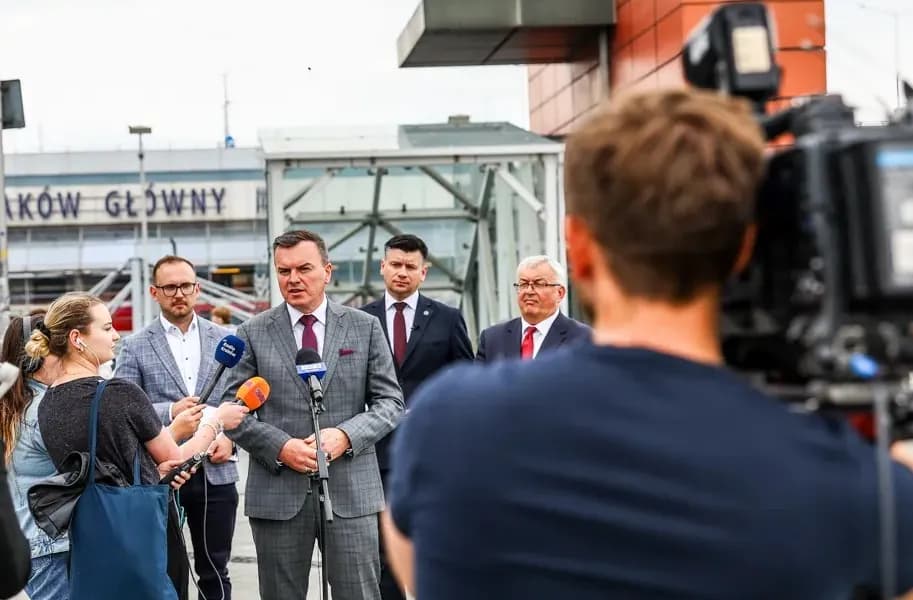 Rząd kombinuje w transporcie, autobusy z prowincji nie wjadą do Krakowa? Opozycja ostrzega przed „ściemą”