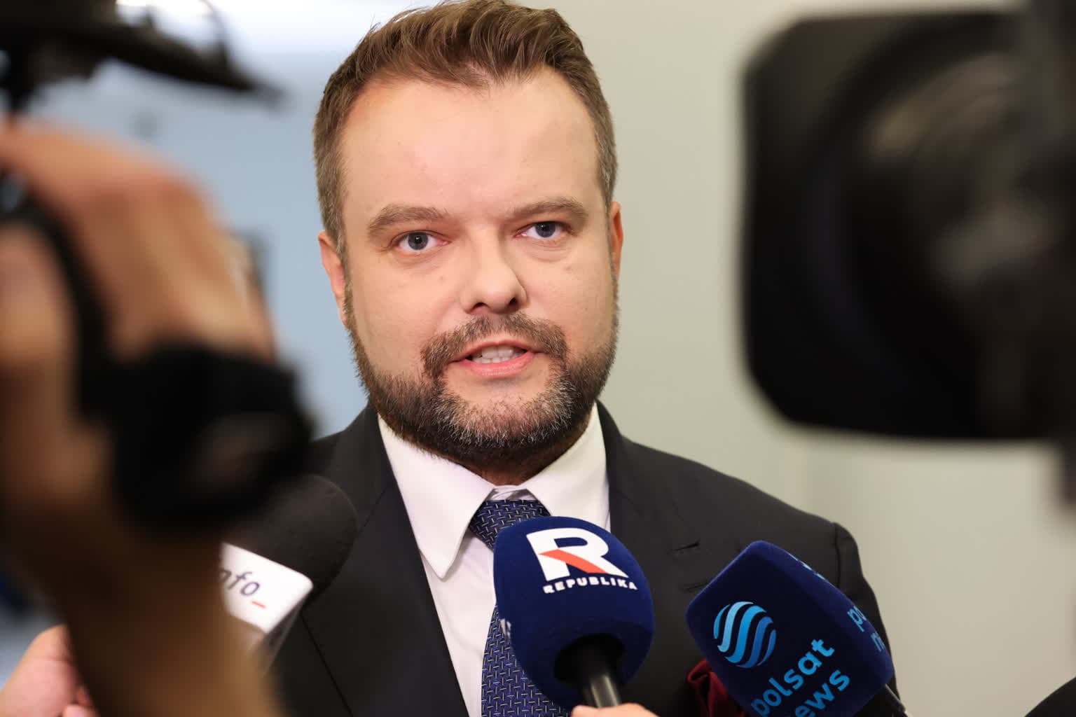 Rzecznik PiS o stowarzyszeniu Morawieckiego: szkodzi jedności polskiej prawicy