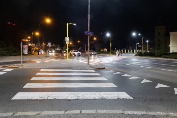 Rzeszów montuje doświetlacze na 274 przejściach dla pieszych