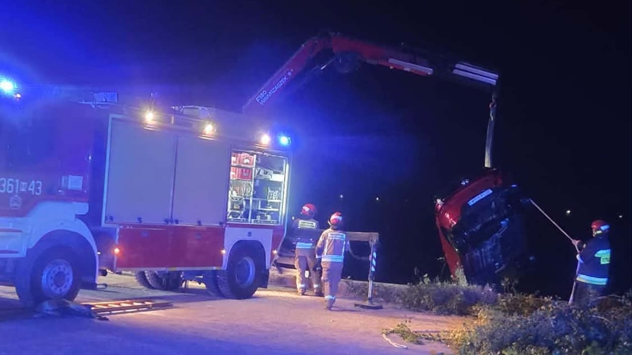Samochód wjechał do Wisły w Płocku. 18-latka trafiła do szpitala