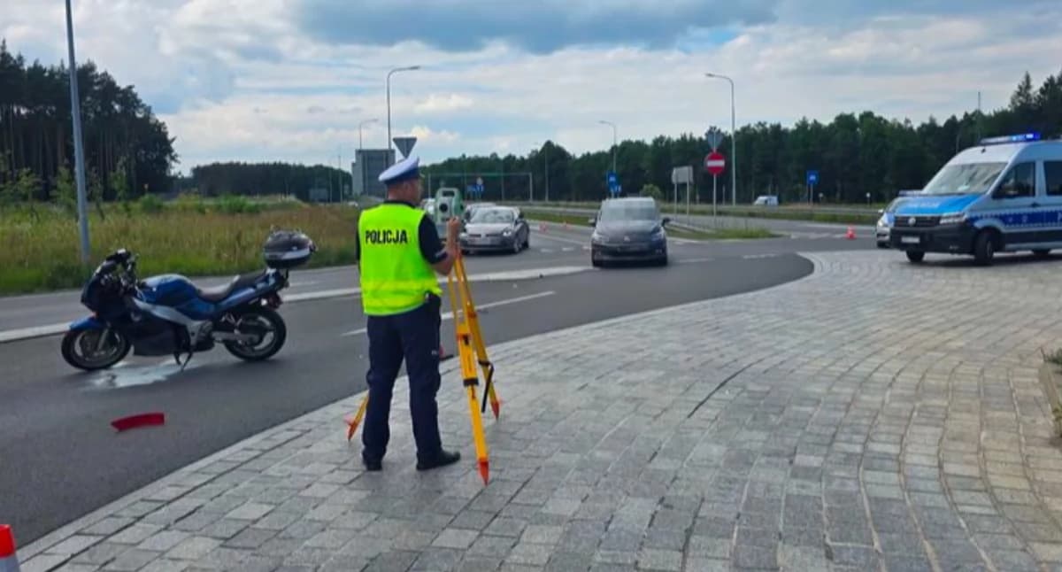 Samochód wjechał w motocyklistę na zjeździe z drogi ekspresowej S3