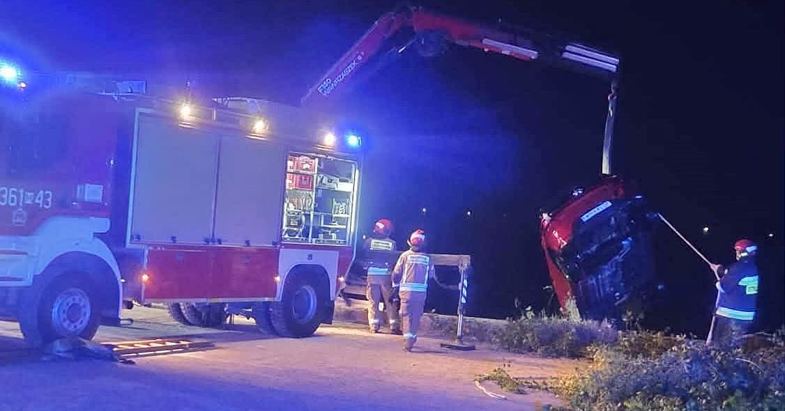 Samochód wpadł do Wisły w Płocku. Ranna 18-latka
