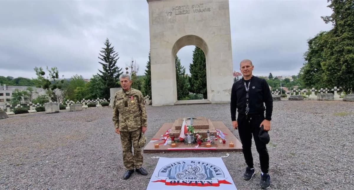 Samotna misja pamięci w cieniu wojny