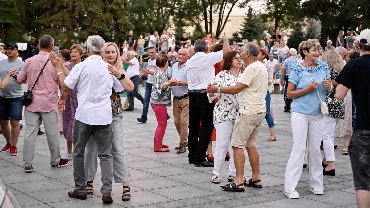 Sandomierz tańczy pod chmurką. Druga letnia potańcówka