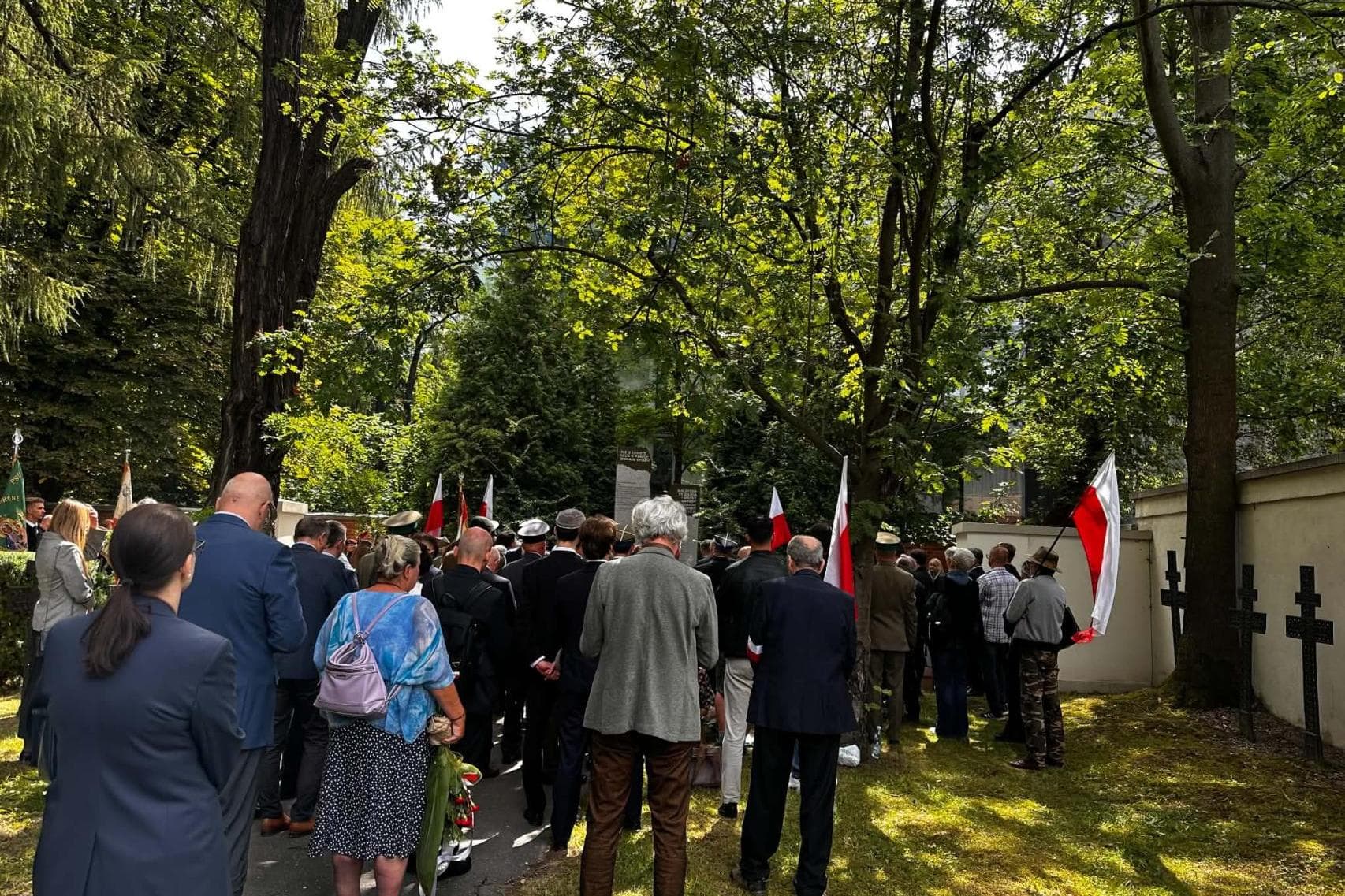 "Schroniłam się pod ciałem mamy". Kraków uczcił pamięć ofiar rzezi wołyńskiej