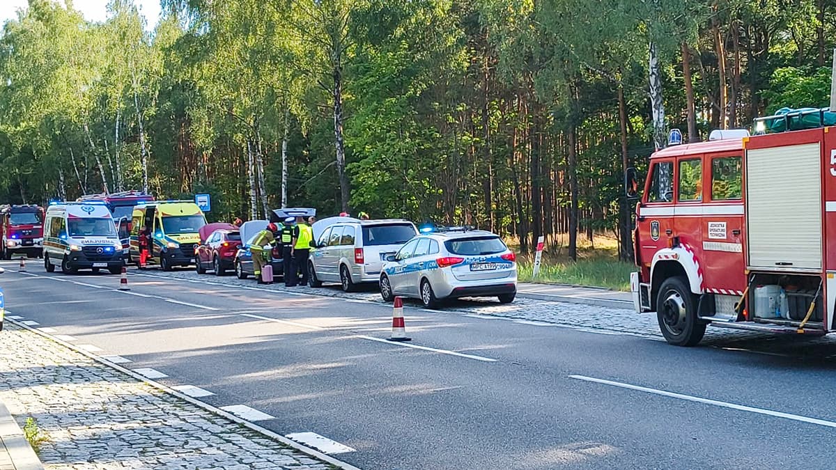 Seria kolizji i wypadków w powiecie świeckim. Troje dzieci w szpitalu. Korki na drogach