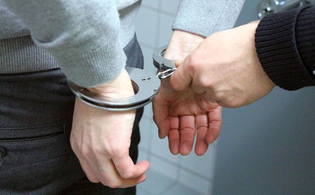 Seria włamań do sklepu w Stopnicy. 27-latek zatrzymany, grozi mu nawet 15 lat więzienia