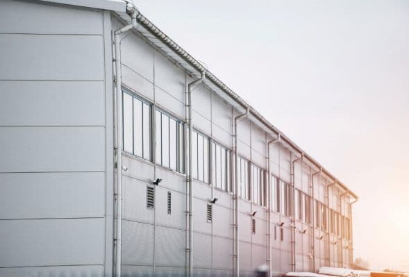 Serwis bram przemysłowych a prawo ? jak często należy wykonywać przeglądy techniczne zgodnie z przepisami?