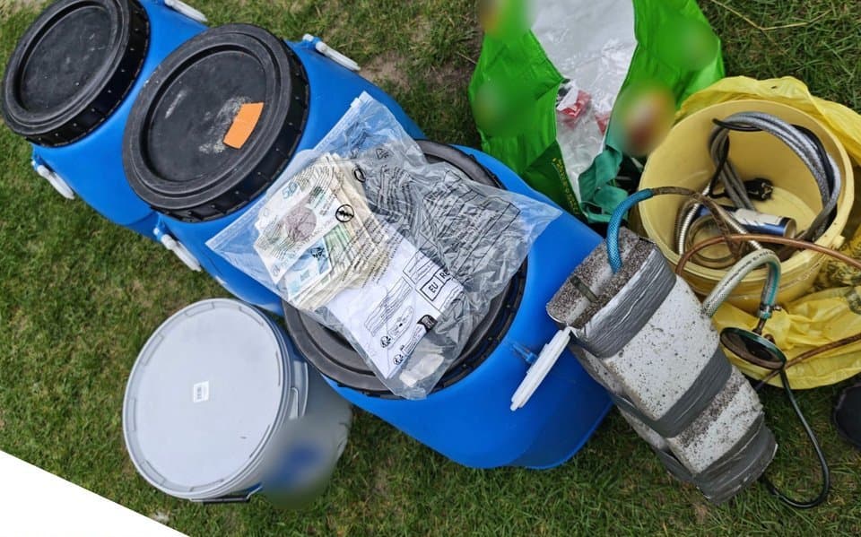 Setki litrów zacieru i destylator. 40-latek odpowie za nielegalną produkcję alkoholu