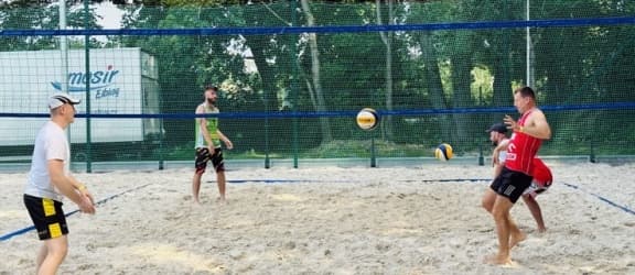 Siatkówka plażowa w Parku Wodnym Dolinka