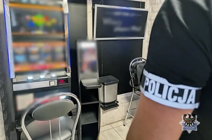 Siedem nielegalnych automatów w Wałbrzychu i Świdnicy. Sześć zatrzymań