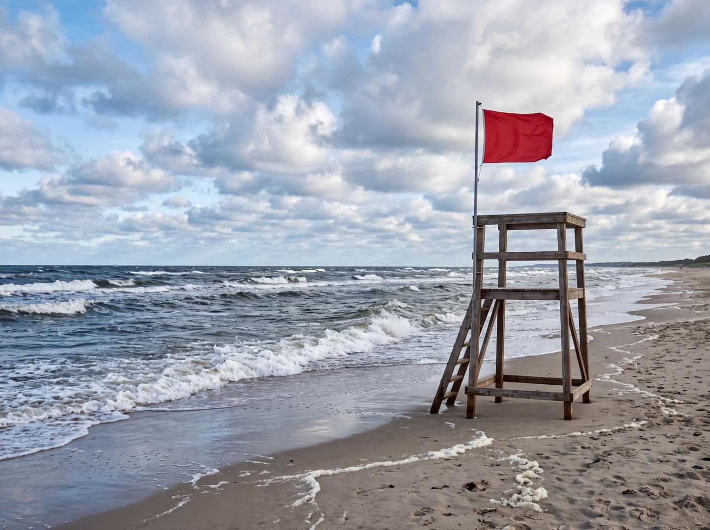 Sinice Gdańsk. Czy w Gdańsku można się kąpać 13.07? Flaga, warunki pogodowe