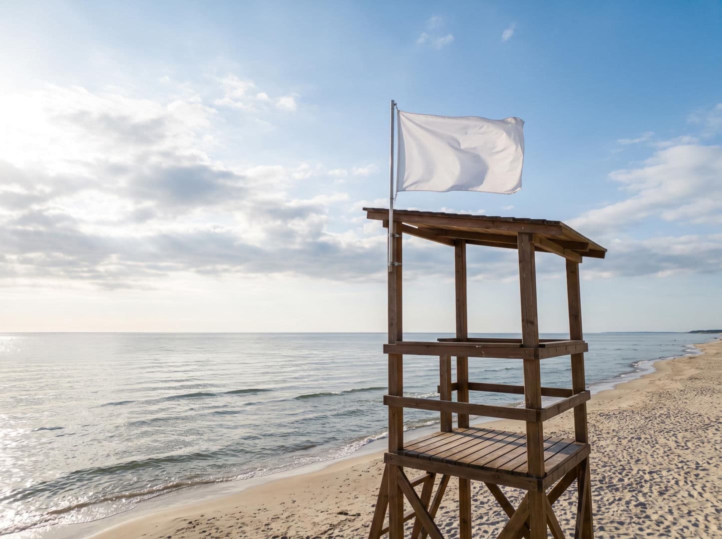 Sinice Łeba 16.07. Czy w Łebie można się dzisiaj kąpać? Flaga, warunki pogodowe