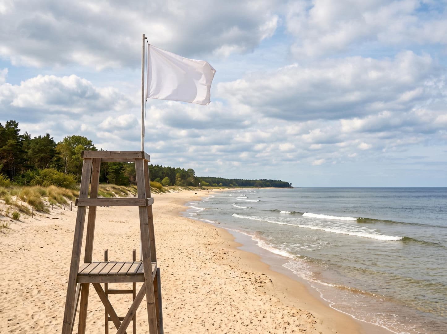 Sinice Pogorzelica 16.07. Czy w Pogorzelicy można się dzisiaj kąpać? Flaga, warunki pogodowe