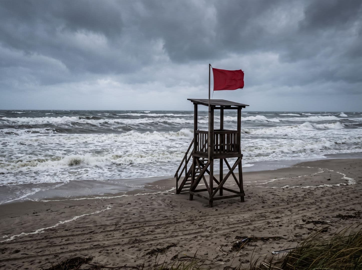 Sinice Ustronie Morskie. Czy w Ustroniu Morskim można się kąpać 21.07? Flaga, warunki pogodowe