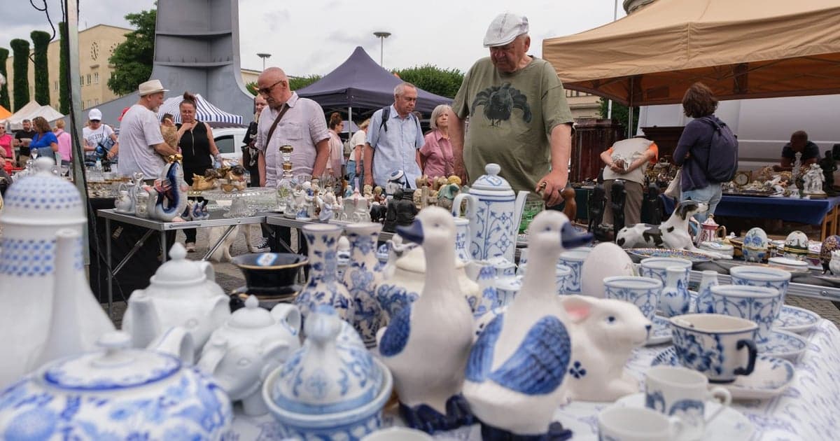 Skarby vintage, unikalne meble i biżuteria. Dziś giełda staroci pod Iglicą. Mamy zdjęcia