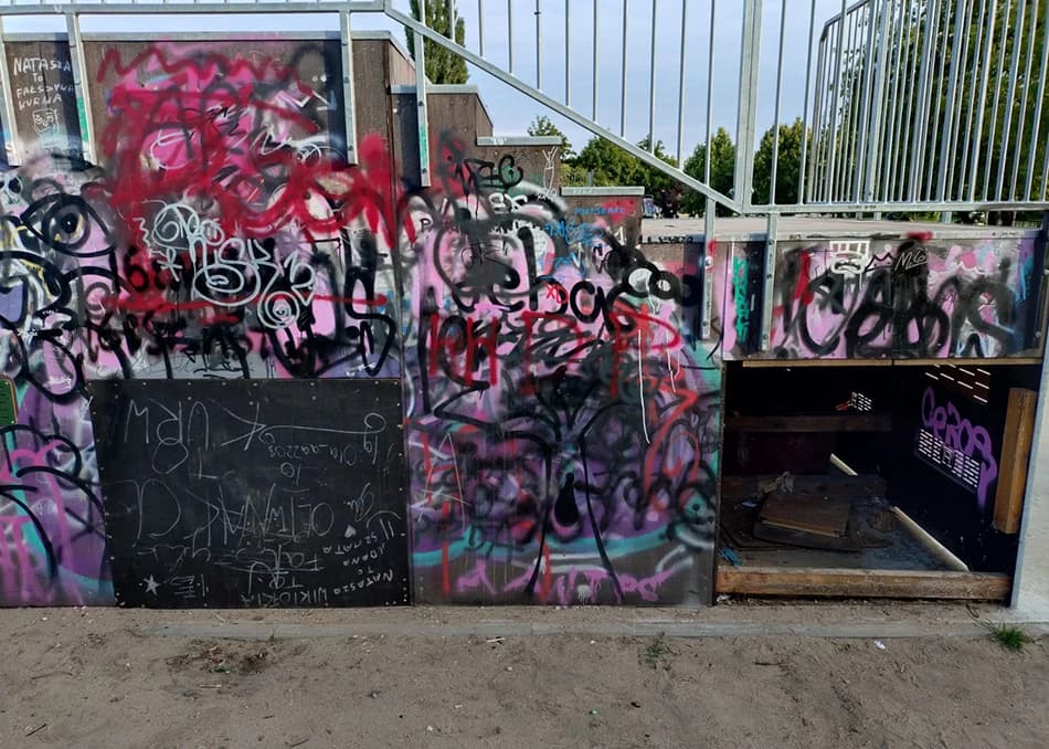Skatepark w Wągrowcu. Zamiast miejsca do sportu – obraz zniszczenia