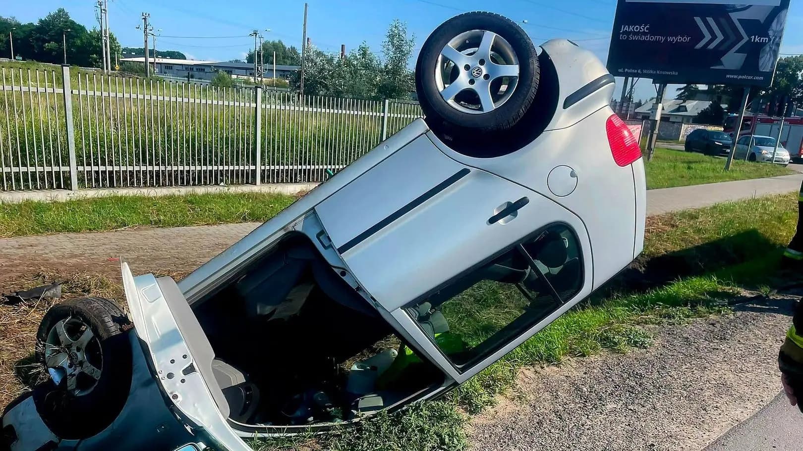 Skończył w rowie, bo inny kierowca zajechał mu drogę