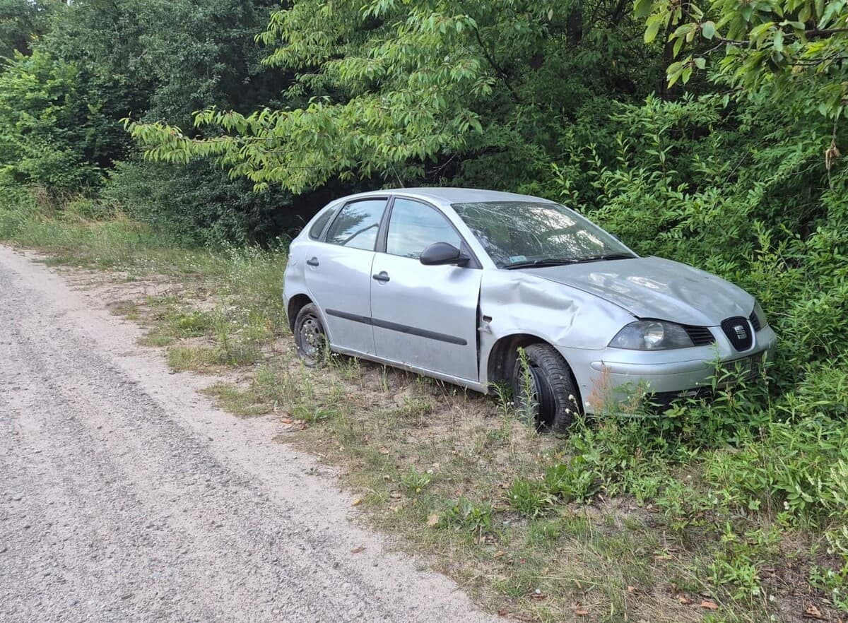 Skradzione auto z naszego powiatu odnalezione w środku lasu pod Reskiem