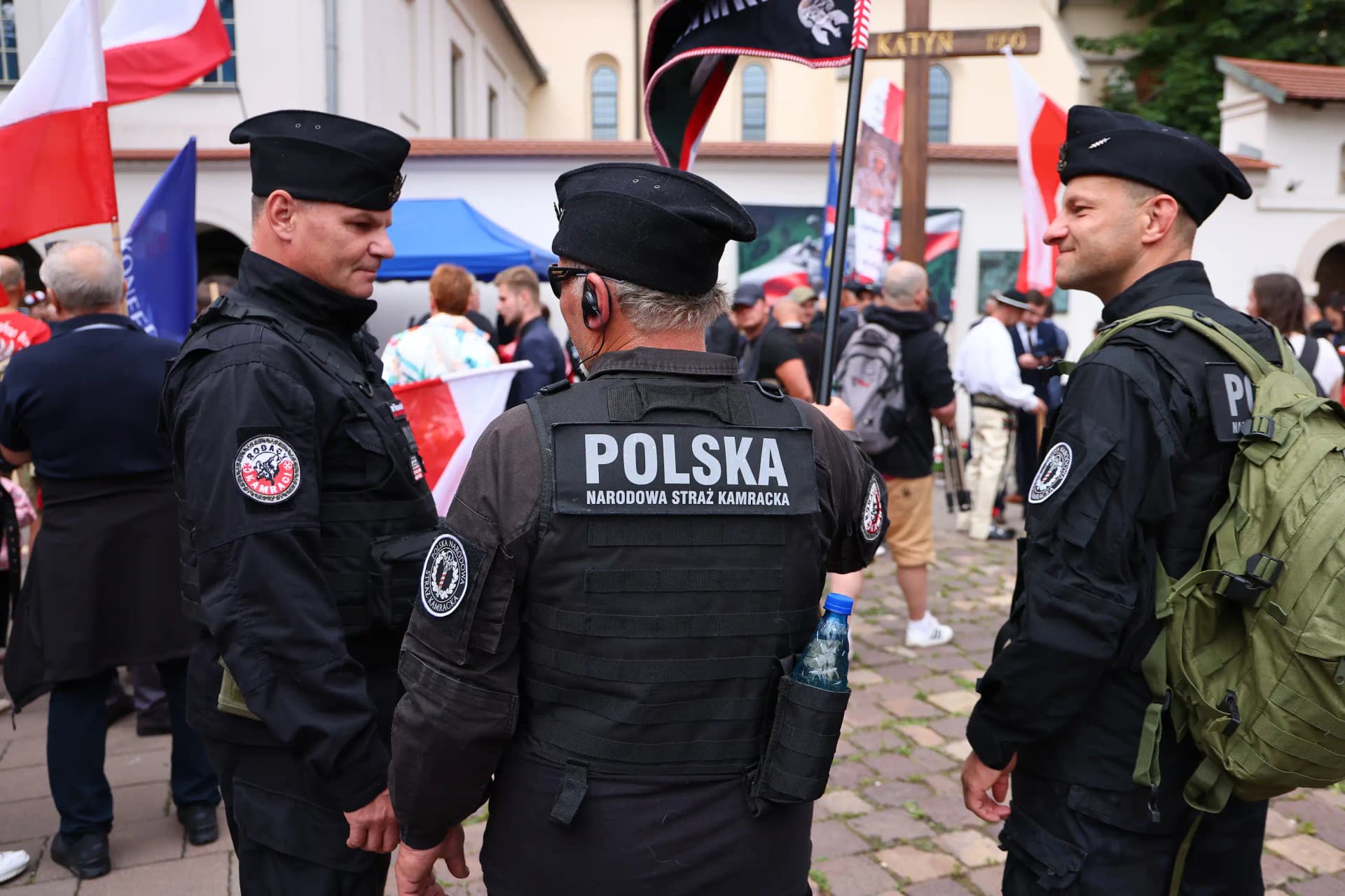 Skrajne ugrupowania zorganizowały w Krakowie Marsz Wołyński. Część uczestników w pseudopolicyjnych mundurach