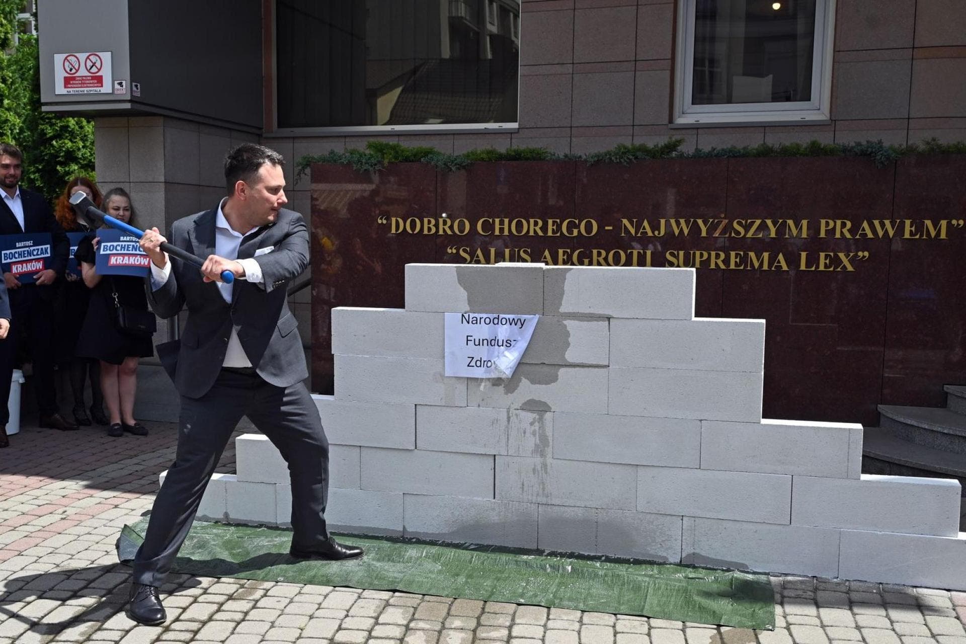 Sławomir Mentzen w Krakowie o reformie ochrony zdrowia. ?Trzeba skruszyć ten beton?