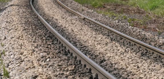 Śmiertelny wypadek na torach. Na miejscu pracują służby